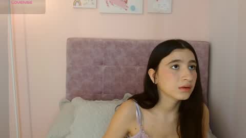 Snapshot of pinkyperla chatting on April 1, 2026, 2:25 pm Perla online show from April 1, 2026, 2:25 pm