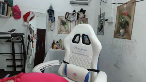 Rose online show from December 9, 2024, 10:41 pm