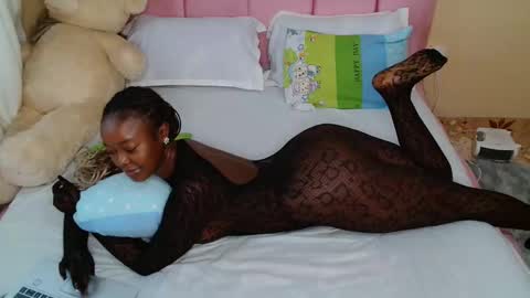 Pinky online show from December 1, 2025, 1:27 pm