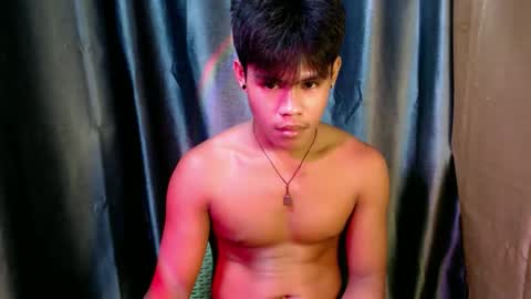 pinoy_shyboy69 online show from April 27, 2026, 2:37 pm