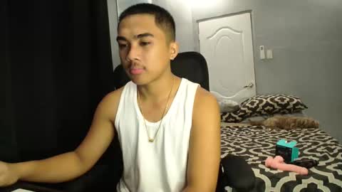 Snapshot of pinoyadriannexxx chatting on October 4, 2025, 11:58 pm Adrianne online show from October 4, 2025, 11:58 pm