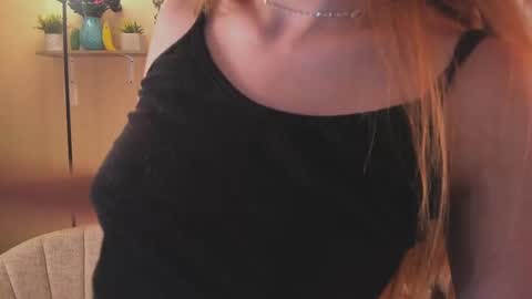 Snapshot of pinpage chatting on March 8, 2025, 11:49 pm Emma online show from March 8, 2025, 11:49 pm