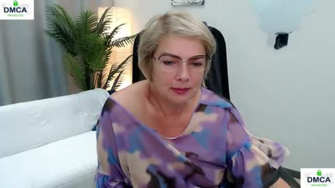 Bella online show from June 25, 2026, 3:50 am