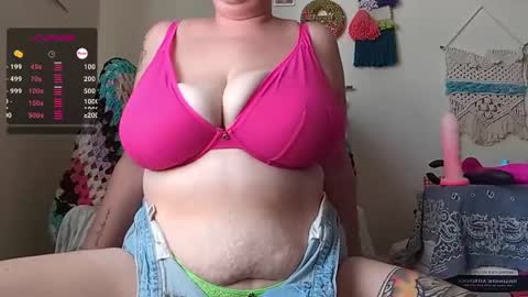 Snapshot of pisces_princess_ chatting on December 15, 2024, 9:42 pm Em online show from December 15, 2024, 9:42 pm