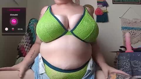 Snapshot of pisces_princess_ chatting on December 28, 2024, 9:51 pm Em online show from December 28, 2024, 9:51 pm