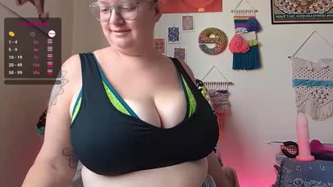 Snapshot of pisces_princess_ chatting on January 17, 2025, 9:50 pm Em online show from January 17, 2025, 9:50 pm