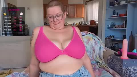 Snapshot of pisces_princess_ chatting on January 19, 2025, 9:02 pm Em online show from January 19, 2025, 9:02 pm