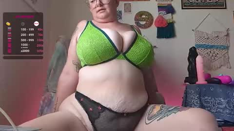 Snapshot of pisces_princess_ chatting on February 12, 2025, 9:43 pm Em online show from February 12, 2025, 9:43 pm