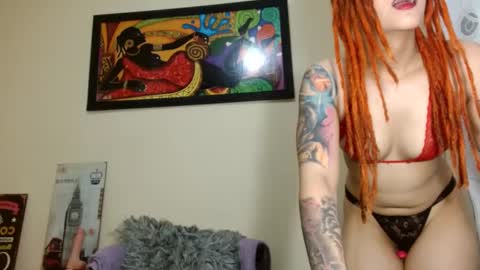 Snapshot of pitches_02 chatting on October 1, 2025, 9:21 pm Alejandra online show from October 1, 2025, 9:21 pm