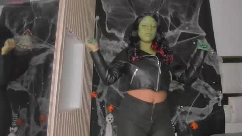 Snapshot of pittandlunaa69 chatting on October 30, 2025, 1:34 pm PittAndLunaa69 online show from October 30, 2025, 1:34 pm