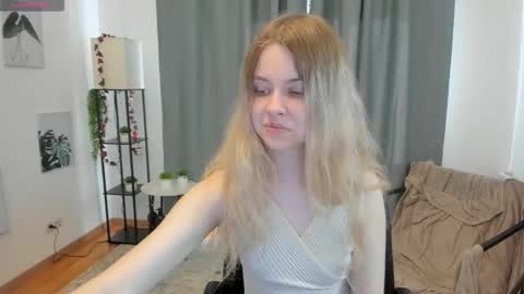 Snapshot of pixel_nest chatting on September 16, 2025, 6:03 am Olga online show from September 16, 2025, 6:03 am