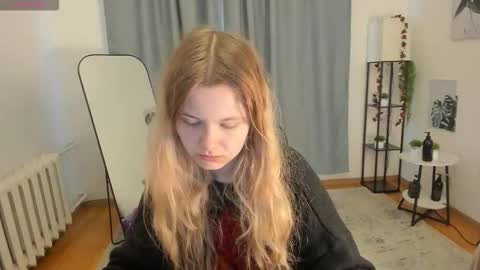 Snapshot of pixel_nest chatting on October 4, 2025, 5:49 am Olga online show from October 4, 2025, 5:49 am