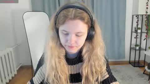 Snapshot of pixel_nest chatting on October 8, 2025, 6:00 am Olga online show from October 8, 2025, 6:00 am