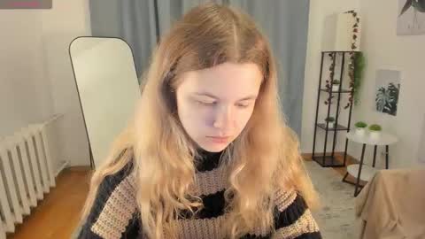 Snapshot of pixel_nest chatting on October 12, 2025, 5:17 am Olga online show from October 12, 2025, 5:17 am