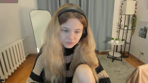 Snapshot of pixel_nest chatting on October 15, 2025, 6:13 am Olga online show from October 15, 2025, 6:13 am