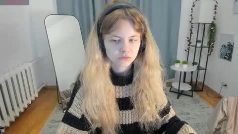 Snapshot of pixel_nest chatting on October 18, 2025, 6:16 am Olga online show from October 18, 2025, 6:16 am