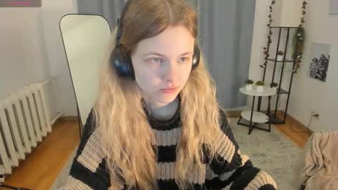 Snapshot of pixel_nest chatting on October 19, 2025, 5:08 am Olga online show from October 19, 2025, 5:08 am