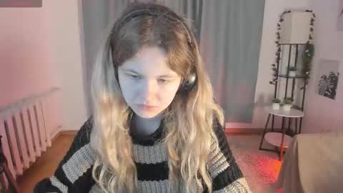 Snapshot of pixel_nest chatting on October 22, 2025, 5:08 am Olga online show from October 22, 2025, 5:08 am