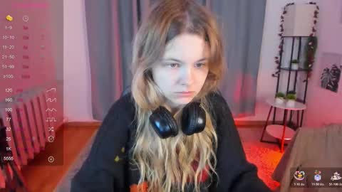 Snapshot of pixel_nest chatting on October 25, 2025, 5:48 am Olga online show from October 25, 2025, 5:48 am