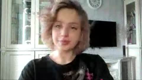 Caroline online show from April 3, 2026, 4:10 am