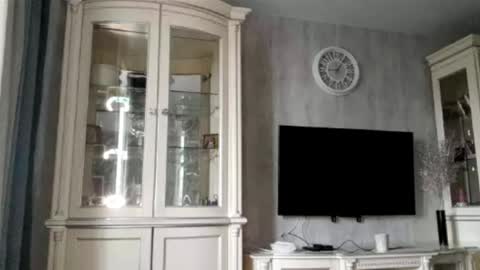 Caroline online show from April 10, 2026, 4:06 am