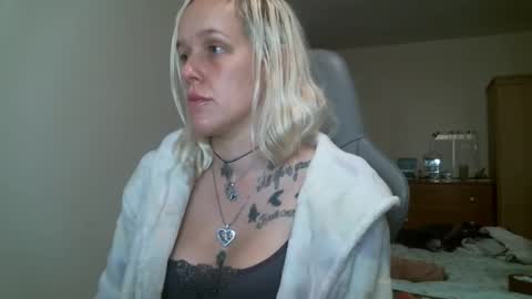 Snapshot of piximogzy chatting on September 11, 2025, 2:33 am Pixi Mogzy online show from September 11, 2025, 2:33 am