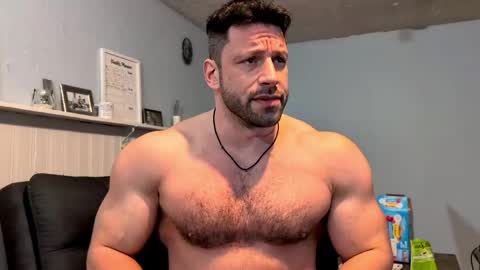 Snapshot of pizza_biceps chatting on May 19, 2026, 4:30 am pizza_biceps online show from May 19, 2026, 4:30 am