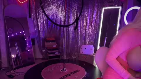 Snapshot of plasticfuckdoll chatting on September 21, 2025, 12:23 am Dumb bimbo fuck doll online show from September 21, 2025, 12:23 am