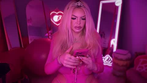 Snapshot of plasticfuckdoll chatting on September 27, 2025, 12:15 am Dumb bimbo fuck doll online show from September 27, 2025, 12:15 am