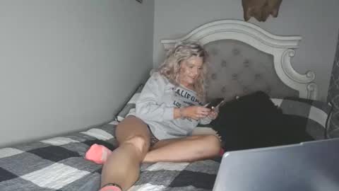 platinum_princess_nicole online show from October 22, 2025, 12:00 am