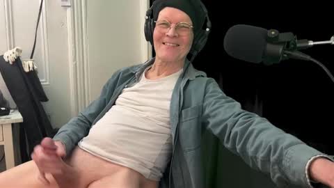 Snapshot of playdayfunshow chatting on February 15, 2025, 4:03 am STC online show from February 15, 2025, 4:03 am