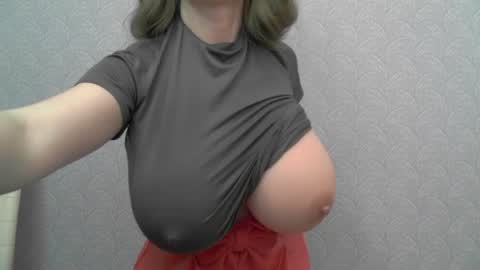 Snapshot of playful_goldie chatting on April 13, 2026, 4:51 am Goldie online show from April 13, 2026, 4:51 am