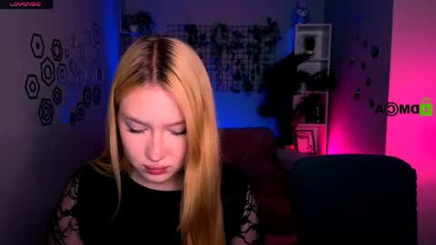 Snapshot of playful_sophie chatting on June 7, 2026, 7:28 pm Sophie online show from June 7, 2026, 7:28 pm