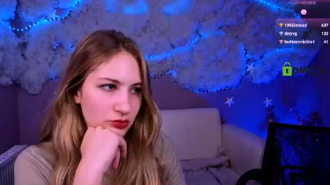 Snapshot of playful_sophie chatting on June 11, 2026, 12:32 am Sophie online show from June 11, 2026, 12:32 am