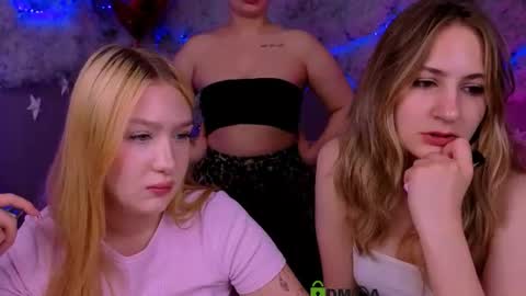 Snapshot of playful_sophie chatting on June 25, 2026, 7:51 pm Sophie online show from June 25, 2026, 7:51 pm