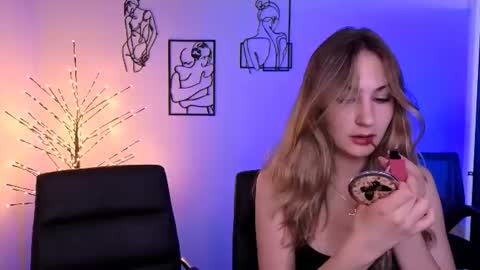 Snapshot of playful_sophie chatting on July 14, 2026, 2:05 am Sophie online show from July 14, 2026, 2:05 am
