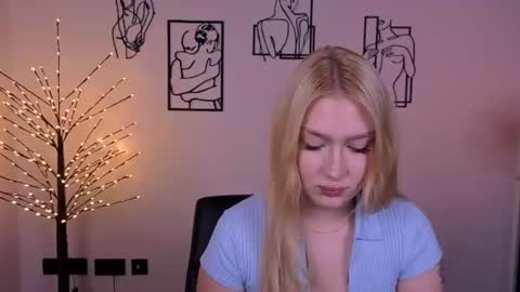 Snapshot of playful_sophie chatting on July 23, 2026, 7:45 pm Sophie online show from July 23, 2026, 7:45 pm