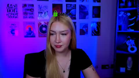 Snapshot of playful_sophie chatting on July 24, 2026, 7:23 pm Sophie online show from July 24, 2026, 7:23 pm
