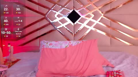 Snapshot of playfulcurvymommy chatting on October 7, 2025, 9:12 pm Scarlett online show from October 7, 2025, 9:12 pm