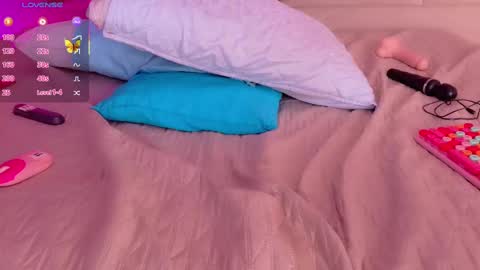 Snapshot of playfulcurvymommy chatting on October 8, 2025, 9:01 pm Scarlett online show from October 8, 2025, 9:01 pm