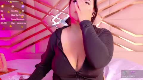 Snapshot of playfulcurvymommy chatting on October 12, 2025, 12:26 pm Scarlett online show from October 12, 2025, 12:26 pm