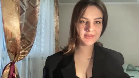 Mia online show from September 30, 2025, 6:18 am