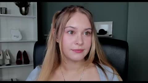 Valeria online show from September 13, 2025, 6:46 am