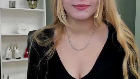 Valeria online show from September 15, 2025, 8:53 pm