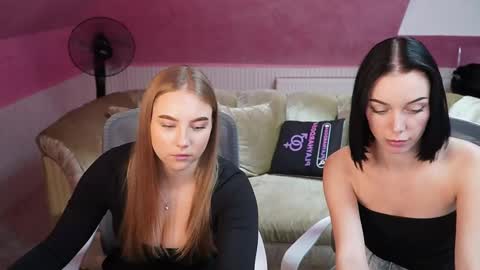 Lana online show from November 18, 2025, 11:25 am