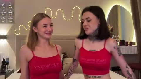 Simona and Bonnie online show from June 12, 2026, 1:21 pm