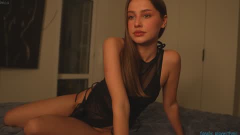 21 y.o Mila online show from January 5, 2026, 5:27 pm