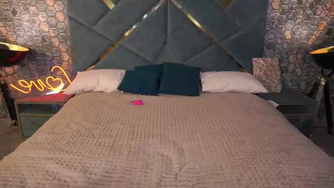 Snapshot of pleasurewecouple chatting on October 25, 2025, 1:07 pm Ira brunette and Vika blonde online show from October 25, 2025, 1:07 pm