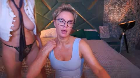 Snapshot of pleasurewecouple chatting on October 26, 2025, 1:39 pm Ira brunette and Vika blonde online show from October 26, 2025, 1:39 pm