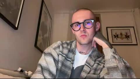 plebeee online show from June 2, 2026, 8:11 pm
